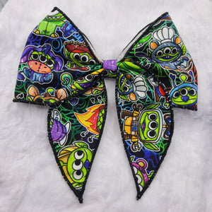 Giant Aliens Sailor Bow