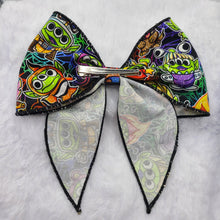 Giant Aliens Sailor Bow